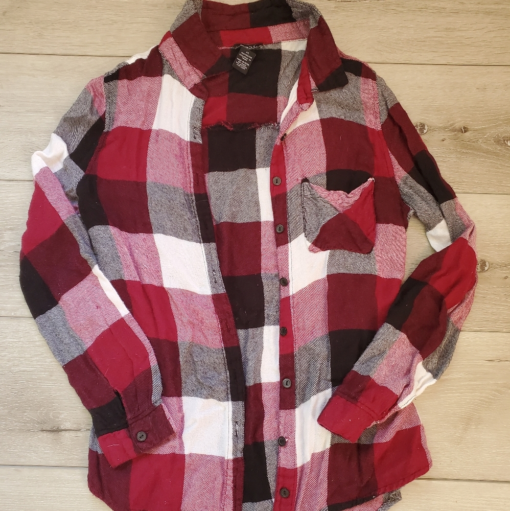 Black and red flannel ‼️2/$20‼️